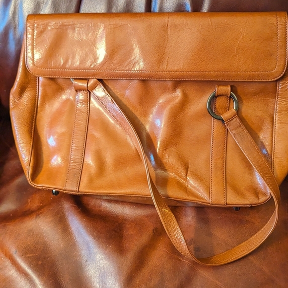 Vintage BCBG PARIS Tan Leather handbag medium ized - Picture 5 of 14